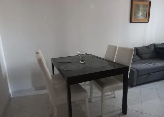 Tommy's House Apartment